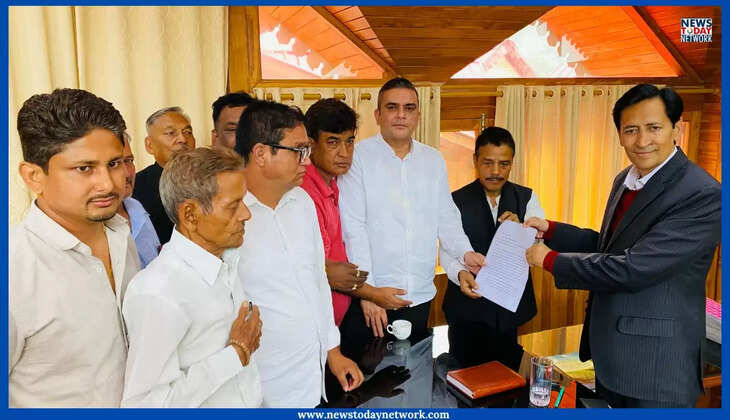 हल्द्वानी - विधायक सुमित हृदयेश ने कुमाऊँ आयुक्त दीपक रावत को सौंपा ज्ञापन, जानिए दमुवाढूँगा को लेकर क्या हुई बात&nbsp;