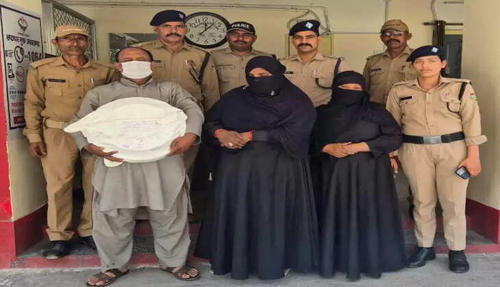 नैनीताल - चोरी का नया तरीका, बुर्का के अंदर छुपाकर महिलाओं ने दुकान से सामान चोरा, अब पुलिस ने किया गिरफ्तार 
