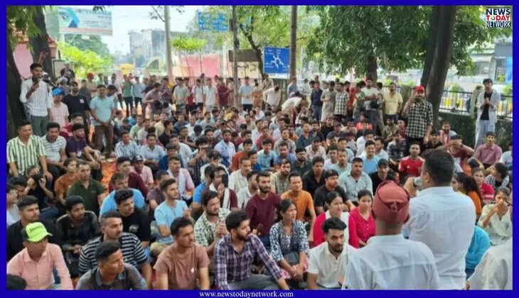 हल्द्वानी - पेपर लीक कांड के खिलाफ उग्र आंदोलन, बुद्ध पार्क में युवाओं का आमरण अनशन शुरू, प्रदेश भर के युवा सड़कों पर&nbsp;