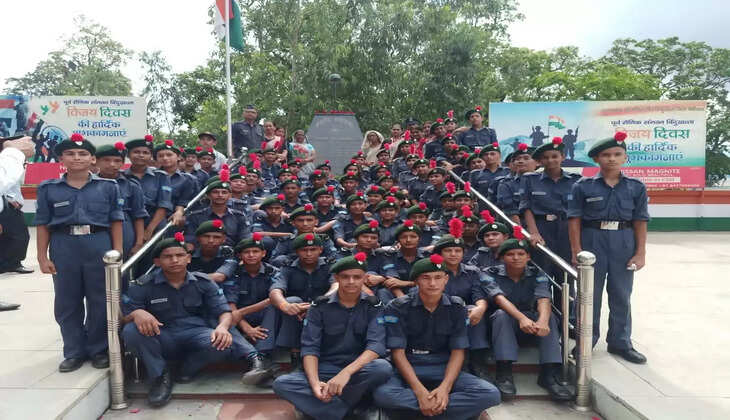 "कारगिल विजय दिवस पर  ग्राफिक एरा हल्द्वानी में एनसीसी कैडेट्स द्वारा पौध संरक्षण और श्रद्धांजलि कार्यक्रम"
