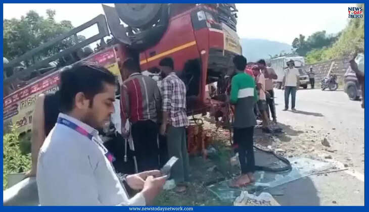 Uttarakhand News - उत्तराखंड में यहां बड़ा सड़क हादसा, कांवड़ यात्रियों से भरा ट्रक पलटा, एक की मौत, 15 घायल