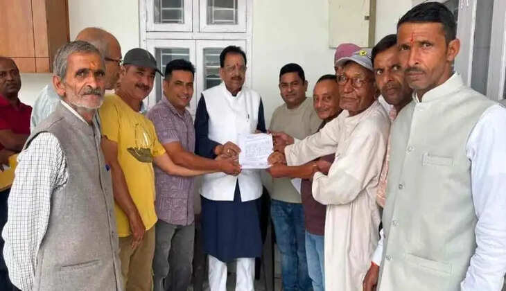 हल्द्वानी - मोरनौला-मझोला सड़क बनेगी तो चार जिलों की राह होगी आसान, इन लोगों ने सांसद अजय भट्ट को सौंपा ज्ञापन