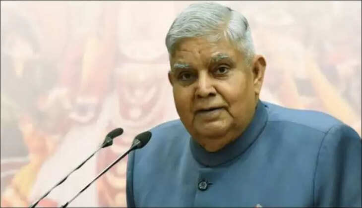 नैनीताल - पूर्व कांग्रेस सांसद को गले लगाकर भावुक हुए उपराष्ट्रपति धनखड़, मंच पर रोते हुए बिगड़ी तबीयत 