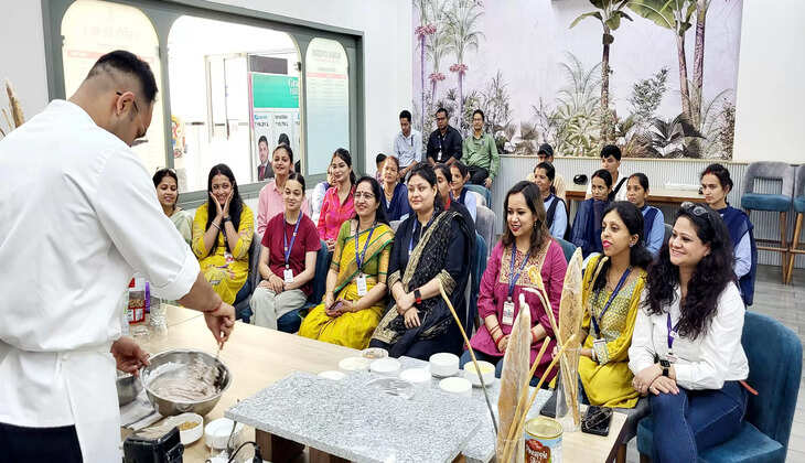 हल्द्वानी-  ग्राफिक एरा हिल यूनिवर्सिटी हल्द्वानी परिसर में मदर्स डे के उपलक्ष्य में महिला कर्मचारियों और शिक्षिकाओं के लिए बेकिंग कार्यशाला का आयोजन