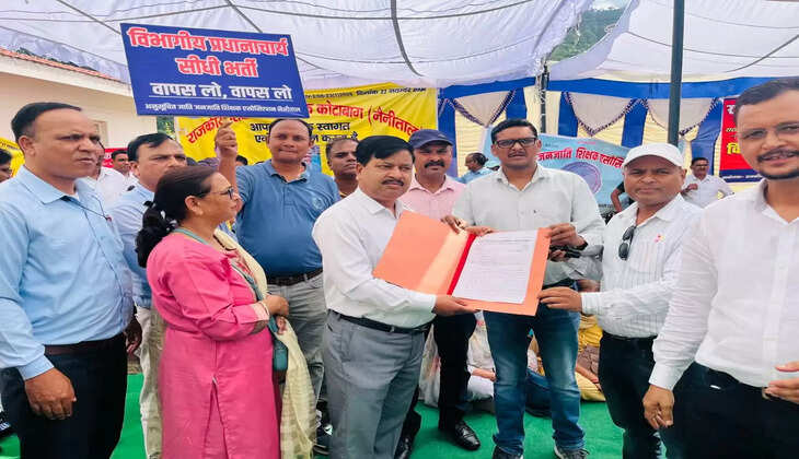 भीमताल - बच्चों को पढ़ाने वाले गुरूजी CEO के कार्यालयों में क्यों देने लगे धरना, बोले हम तो अपनी मागें मनवाकर रहेंगे&nbsp;