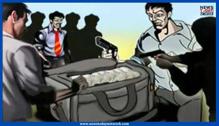 उत्तराखंड में प्रॉपर्टी डीलर से लूट, तीन पुलिसकर्मियों सहित सात लोग गिरफ्तार, लाखों रूपये और डॉलर भी हुए बरामद&nbsp;