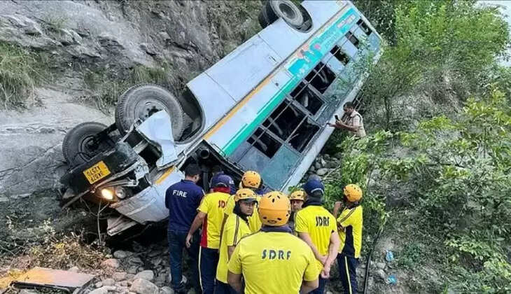 Uttarakhand Bus Accident - यहां 41 सवारियों से भरी रोडवेज बस खाई में गिरी, बस कंडक्टर सहित मासूम की मौत&nbsp;