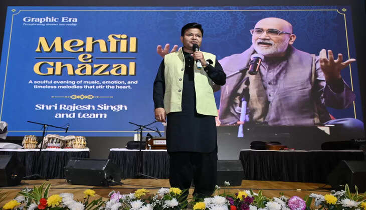 "देहरादून - ग्राफ़िक एरा के महफ़िल-ए-ग़ज़ल में राजेश सिंह की आवाज़ ने रच दिया जादू, दर्शक रह गए स्तब्ध!"