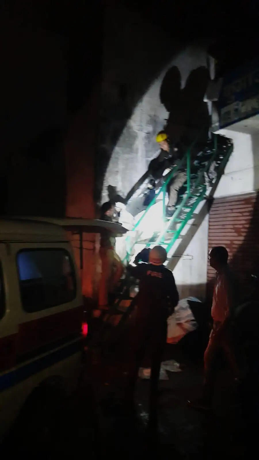 Haldwani tent house godown fire accident 