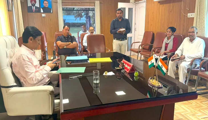 हल्द्वानी - कुमाऊं कमिश्नर दीपक रावत एक और फरियादी के लिए बने फरिश्ता, पीड़ित के 34 लाख रुपये दिलाये वापस 