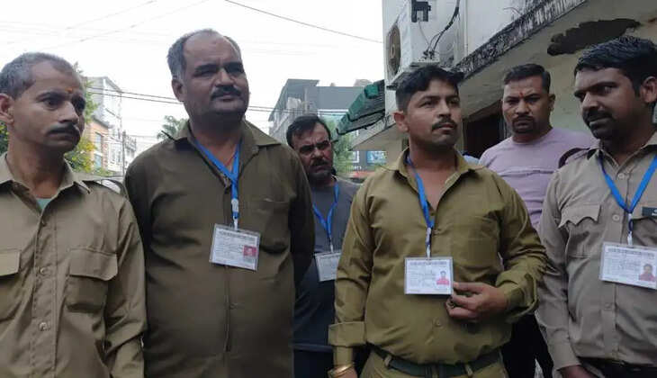 हल्द्वानी - पुलिस पर ऑटो चालकों ने लगाया उत्पीड़न का आरोप, इस वजह से सिटी मजिस्ट्रेट के कार्यालय पर आ धमके 