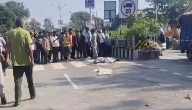 उत्तराखंड - बीच हाईवे में सीमेंट से लदा ट्रक पलटने से मची अफरातफरी, चपेट में आने से दो लोगों की मौत, दो घायल