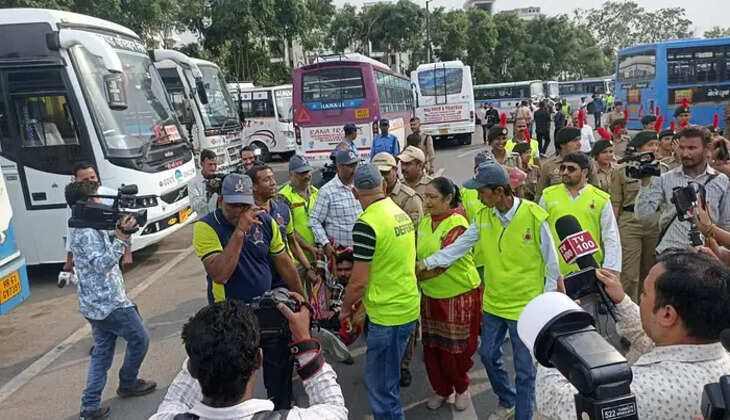 देहरादून में मॉक ड्रिल - एयर रेड सायरन बजते ही हरकत में आया प्रशासन, लोगों को सुरक्षित स्थानों पर पहुंचाया गया