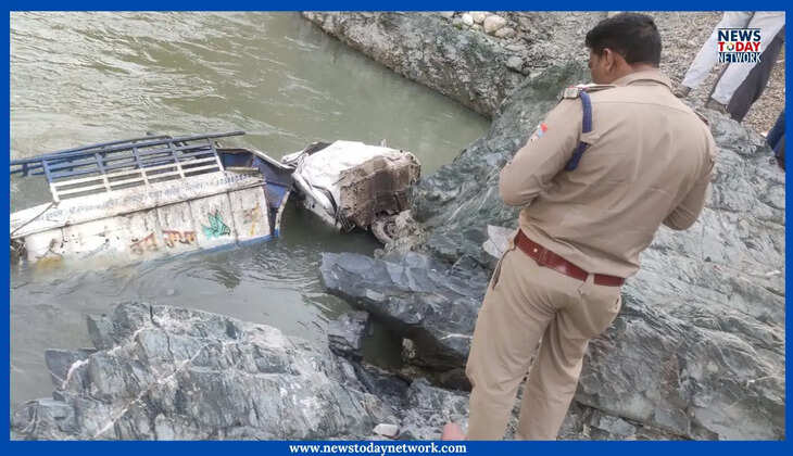 Uttarakhand Road Accident - उत्तराखंड में भीषण सड़क हादसा, यहां पिकअप वाहन खाई में गिरा, तीन की ददर्नाक मौत