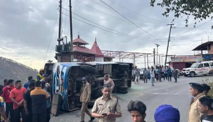 नैनीताल - भवाली मार्ग पर केएमओयू की बस पलटी, एक की मौत कई घायल, यहाँ जा रही थी बस 
