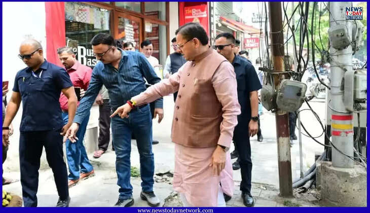 देहरादून - ग्राउंड जीरो पर उतरे मुख्यमंत्री धामी, मोबाइल से अफसरों को दिखाई हकीकत, सीएम हेल्पलाइन की शिकायतों को जांचा&nbsp;