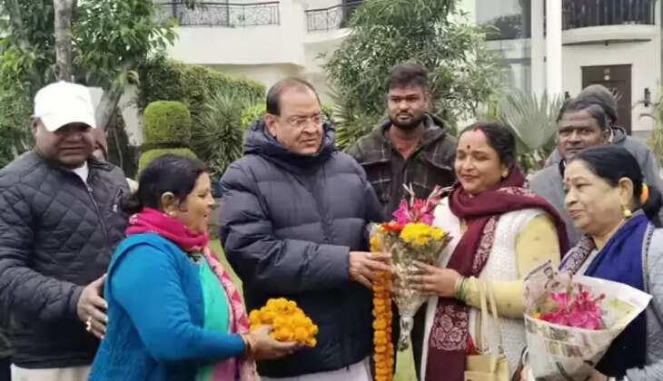 हल्द्वानी - नेता प्रतिपक्ष यशपाल आर्य ने दमुआढुंगा के कई लोगों को कांग्रेस में करवाया शामिल, निकाय चुनाव के बीच बड़ी सेंधमारी &nbsp;