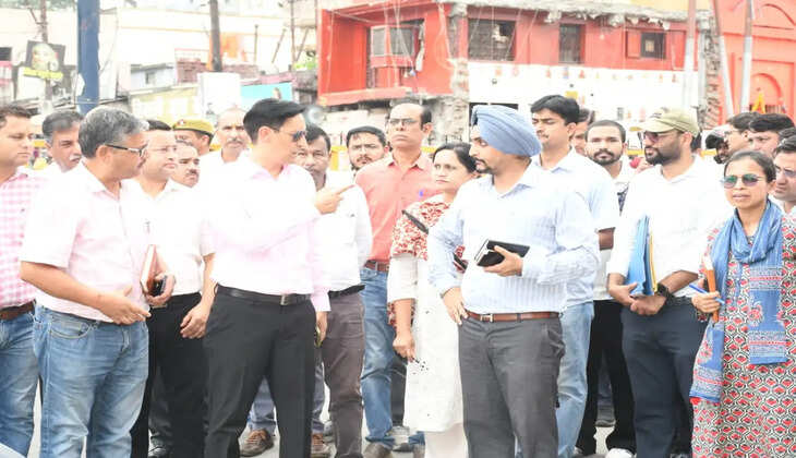 हल्द्वानी - 230 करोड़ की सड़क और ड्रेनेज परियोजनाओं का कुमाऊं आयुक्त दीपक रावत ने किया निरीक्षण, दिए सख्त निर्देश