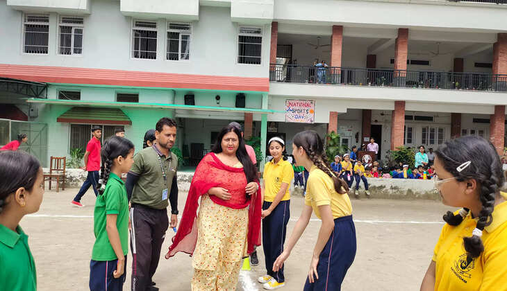  "हल्द्वानी- नैनी वैली विद्यालय में मेजर ध्यानचंद जयंती पर खेल दिवस, छात्रों ने लिया हिस्सा"