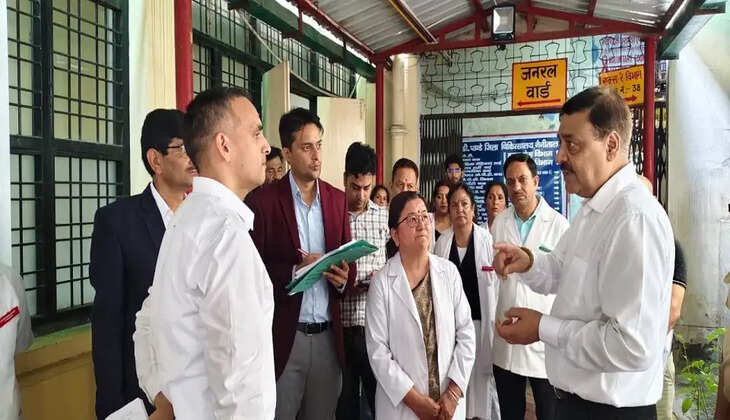 नैनीताल - हाईकोर्ट के सख्त रुख के बाद बीडी पांडे अस्पताल पहुंचे स्वास्थ्य सचिव, व्यवस्थाओं का लिया जायजा