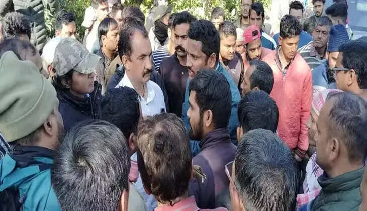 रामनगर - यहां सुबह- सुबह बाघ ने महिला को बनाया निवाला, ग्रामीणों में आक्रोश नेशनल हाईवे जाम 