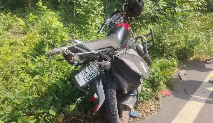 हल्द्वानी - कालाढूंगी मार्ग में हुआ भीषण सड़क हादसा, बाइक सवार की मौत, दूसरा गंभीर घायल