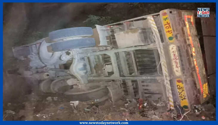 हल्द्वानी - सिलेंडर से भरा ट्रक खाई में गिरा, इस वजह से हो गया बड़ा हादसा, तीन लोग हो गए घायल&nbsp;