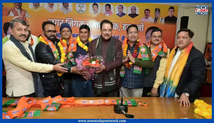 हल्द्वानी - भाजपाई हुए यह दिग्गज कांग्रेसी, निकाय चुनाव से ठीक पहले हाथ से विदाई लेकर थामा कमल&nbsp;