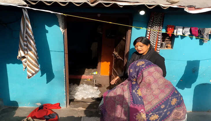 हल्द्वानी - डिप्टी कलेक्टर ऋचा सिंह ने यहां अवैध कच्ची शराब की बिक्री को पकड़ा, ऐसे हुई कार्यवाही&nbsp;