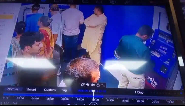 हल्द्वानी - पूर्व सैनिक का थैला काटकर दो महिला चोरों ने 50 हजार रुपये उड़ाए, CCTV में कैद हुई वारदात&nbsp;
