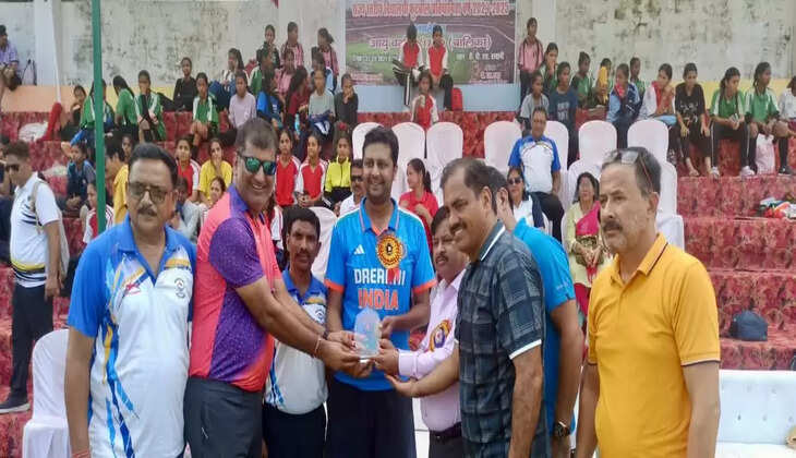 "हल्द्वानी- राज्य स्तरीय बालिका फुटबॉल प्रतियोगिता 2024 का उद्घाटन DPS हल्द्वानी में आयोजित"