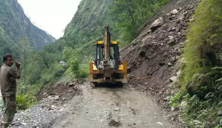 नैनीताल - जिले में बारिश का कहर, 47 सड़कें बंद, जनजीवन प्रभावित, यात्रा करने से पहले जान में सड़क का हाल 