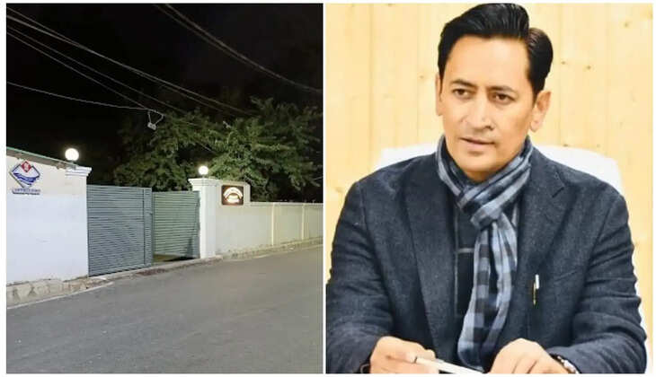 हल्द्वानी - कुमाऊं कमिश्नर के कैंप कार्यालय की वॉल पर युवकों को पेशाब करना पड़ा महंगा, इतना लग गया जुर्माना 