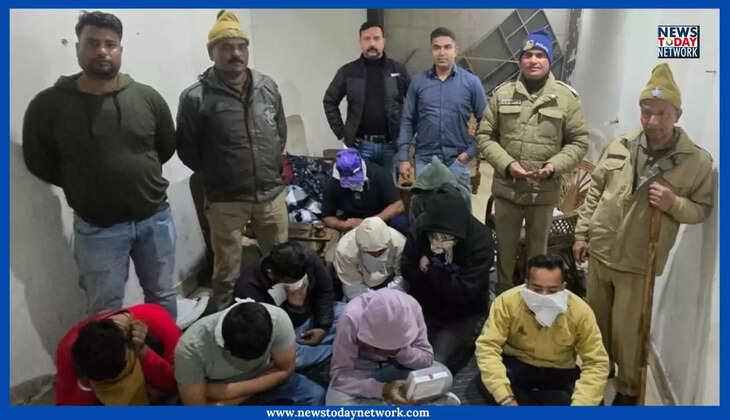 हल्द्वानी - चाय पर चर्चा तंदूरी चाय की दुकान में हो रही थी अवैध जुए की चर्चा, 09 जुआरियों को नगदी के साथ किया गिरफ्तार