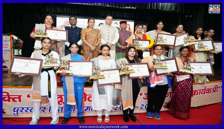 देहरादून - उत्तराखंड में तीलू रौतेली पुरस्कार से यह 13 वीरांगनाएं सम्मानित, आंगनबाड़ी कार्यकर्ताओं को भी मिला सम्मान