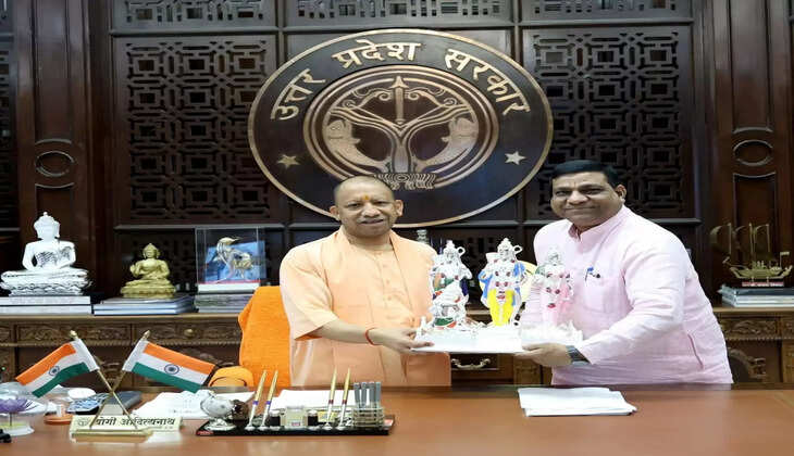 ‘’बरेली - मुख्यमंत्री से मिले कैंट विधायक संजीव अग्रवाल, बरेली एयरपोर्ट से चारधाम सहित कई उड़ानों की करी मांग’’