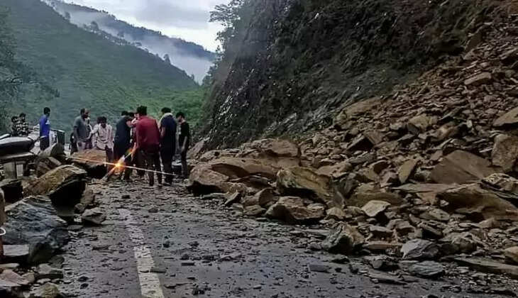 "धारचूला में पहाड़ से गिरे बोल्डर, एक मजदूर की मौत, चमोली में हिमस्खलन का कहर"