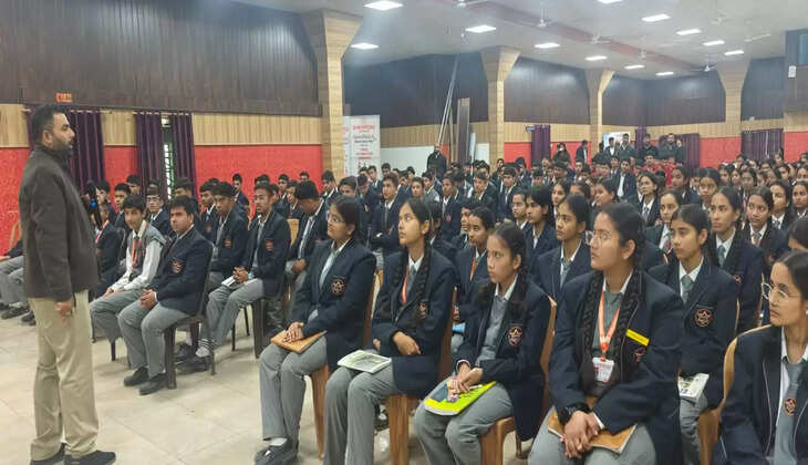 ‘’हल्द्वानी -शैमफोर्ड स्कूल हल्द्वानी में करियर एक्सपो धमाकेदार तरीके से आयोजित, भविष्य संवारने को उमड़े छात्र‘’