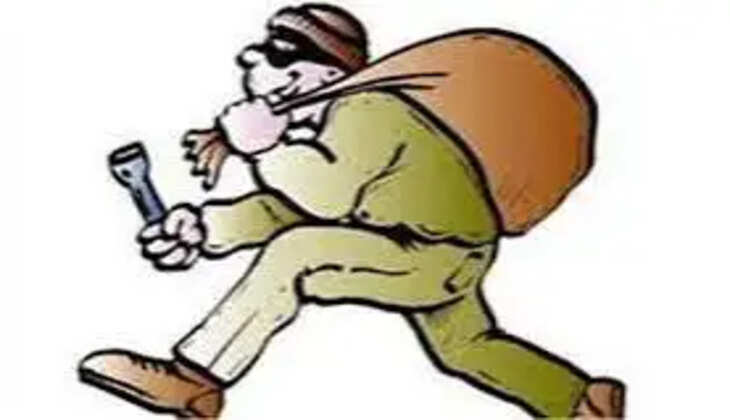 ‘’हल्द्वानी के गौलापार में फाइनेंस कंपनी के प्रबंधक के घर में चोरी, लाखों के जेवर और नकदी चोरी गई।’’