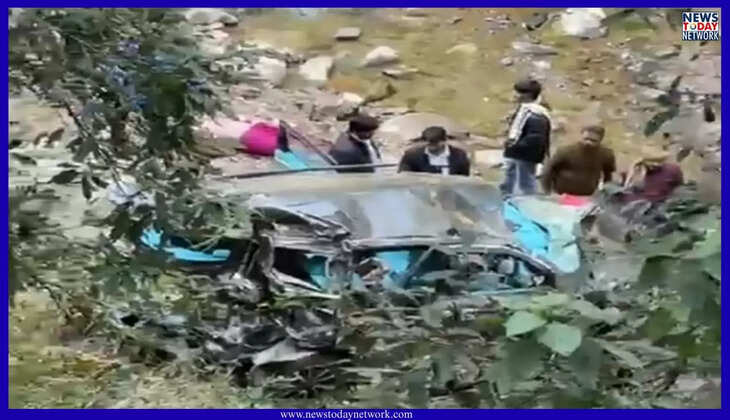 नैनीताल - भवाली-अल्मोड़ा राष्ट्रीय राजमार्ग पर कार खाई में गिरी, तीन सैलानियों की दर्दनाक मौत, इतने घायल&nbsp;