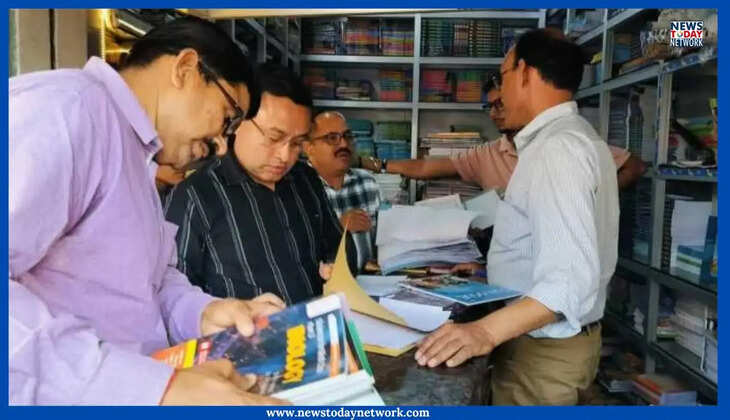 हल्द्वानी - महंगी किताबें खरीदने के दबाव की शिकायतों के बाद प्रशासन सख्त, कई बुक स्टोर्स में छापेमारी की 