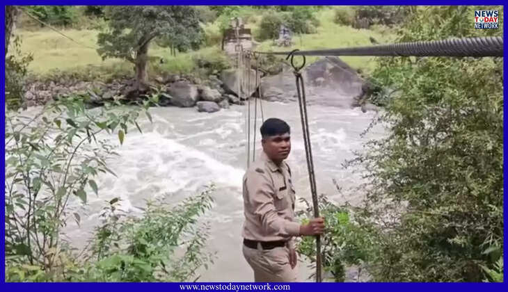 Uttarakhand News - ट्रॉली से नदी पार कर रही किशोरी यहां नदी में बही, SDRF की रेस्क्यू टीम तलाश में जुटी