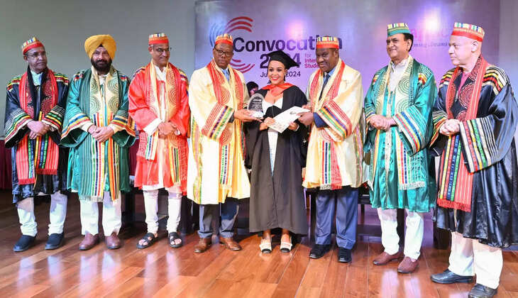 "ग्राफिक एरा डीम्ड यूनिवर्सिटी मे विदेशी छात्रों को दी गई डिग्री, दीक्षांत समारोह में चुनौतियों का आह्वान "