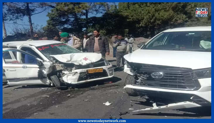 नैनीताल - यहां आपस में भिड़ीं दो टैक्सी कारें, कई लोग हुए घायल, दो लोगों को हायर सेंटर किया रेफर