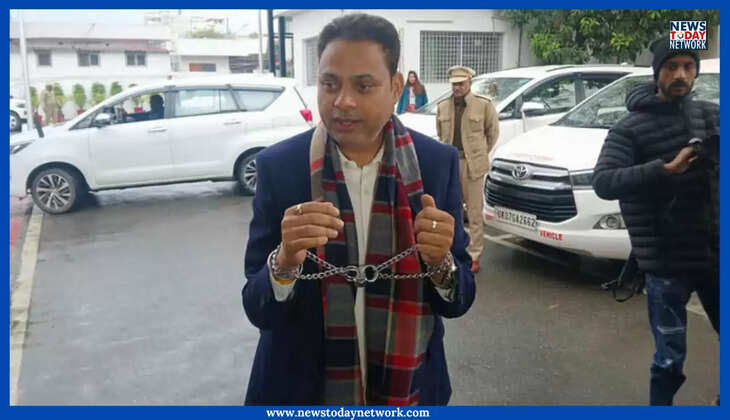 Uttarakhand Budget 2025 - सदन में हथकड़ी बांधकर पहुंचे उपनेता प्रतिपक्ष भुवन कापड़ी, वजह जानकर रह जाएंगे हैरान&nbsp;