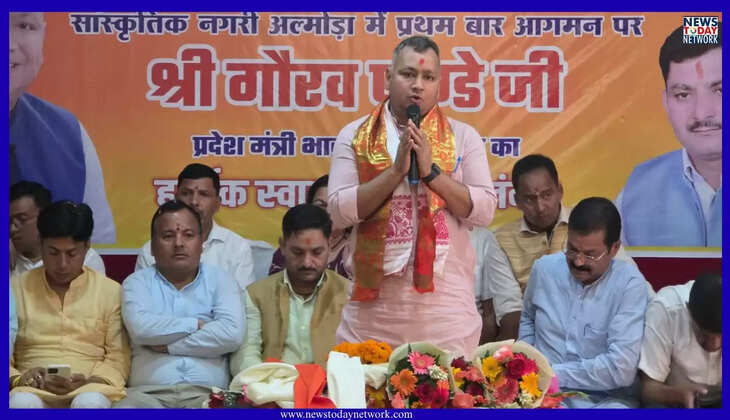 अल्मोड़ा - नवनियुक्त प्रदेश मंत्री गौरव पांडे पहली बार पहुंचे अल्मोड़ा, ढोल-दमाऊं और पारंपरिक वेशभूषा में हुआ जोरदार अभिनंदन