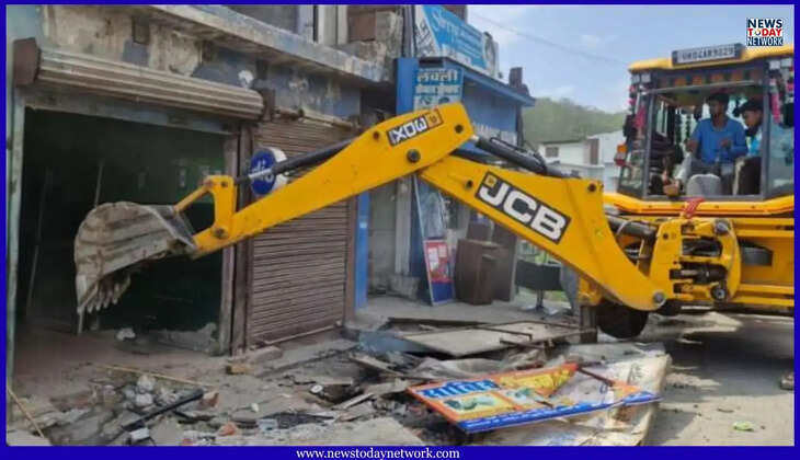हल्द्वानी - नगर प्रशासन ने बुलडोज़र चलाकर काठगोदाम में हटाया अतिक्रमण, पहले दिए थे नोटिस नहीं हटाने पर हुई कार्रवाई&nbsp;