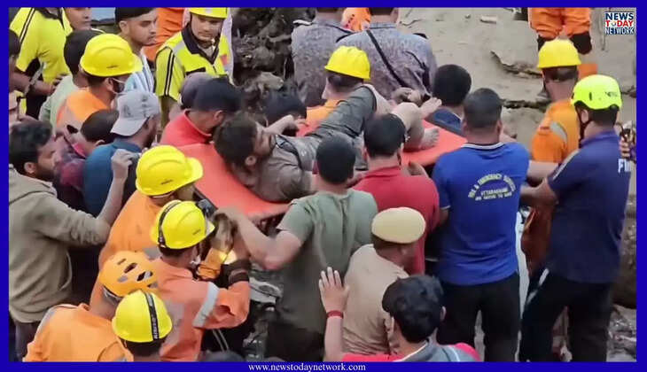 Uttarakhand News - आपदा के मलबे में 16 घंटे दबे रहे कुंवर सिंह जिंदा निकले, पत्नी और दो बेटों का अब तक पता नहीं