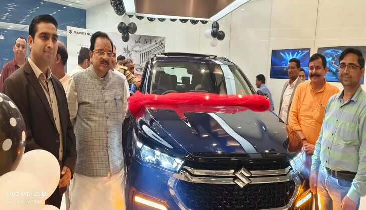 हल्द्वानी - नैनीताल मोटर्स ने लॉन्च की मारुति की इनविक्टो कार, लग्जरी में मर्सिडीज को दे दी टक्कर फीचर्स कर देंगे हैरान nainital motors 