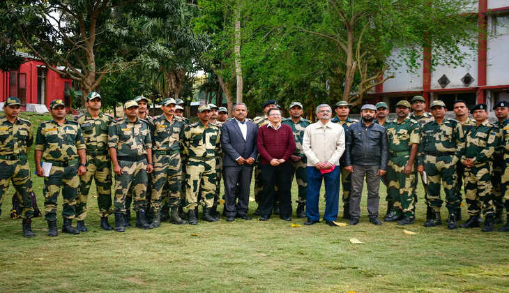 देहरादून - बीएसएफ के अधिकारियों ने ग्राफिक एरा में सीखी ड्रोन की तकनीक